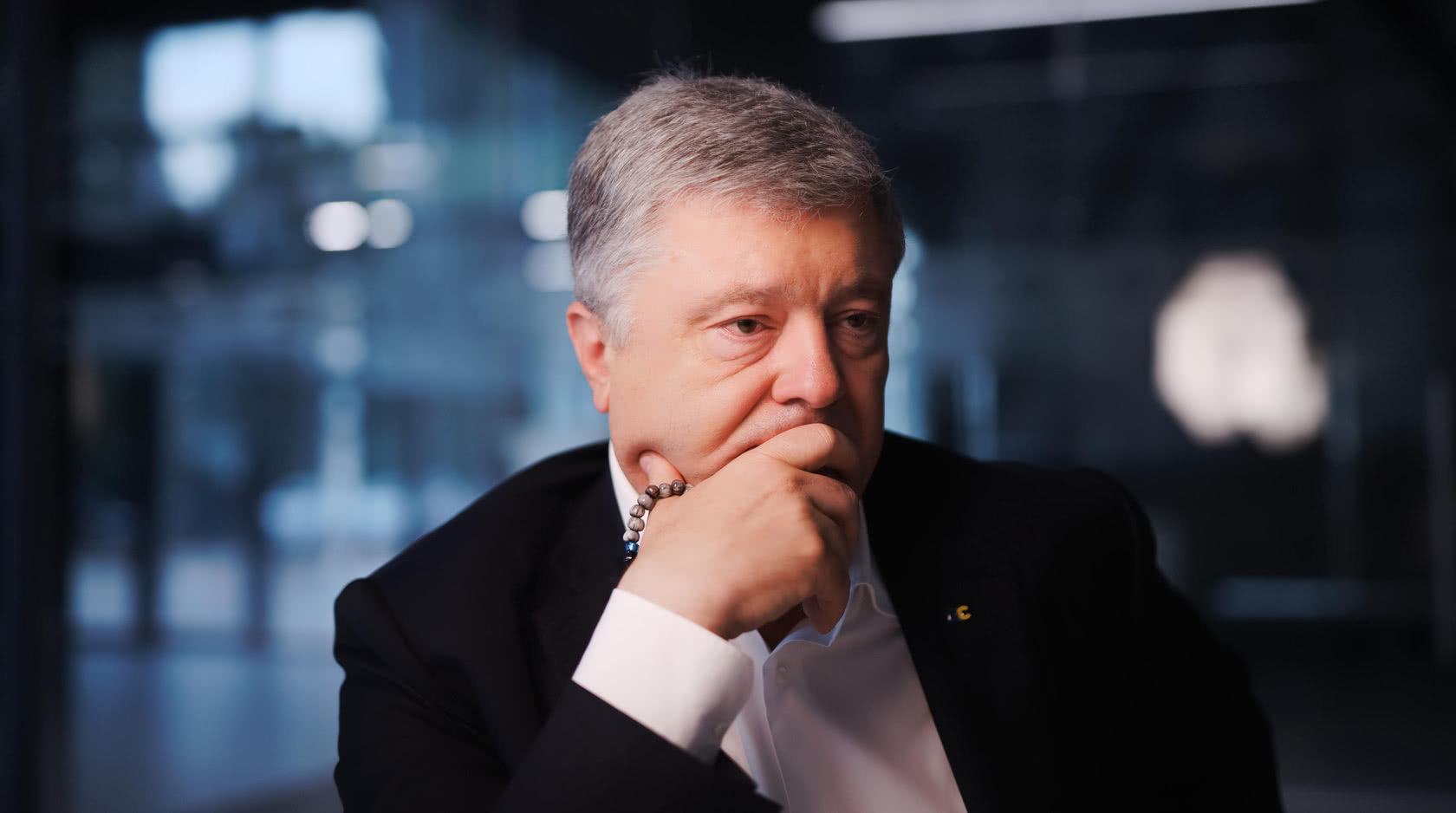 «Я витратив на армію 2 млрд чесно зароблених гривень»- Порошенко про звинувачення його в жадібності