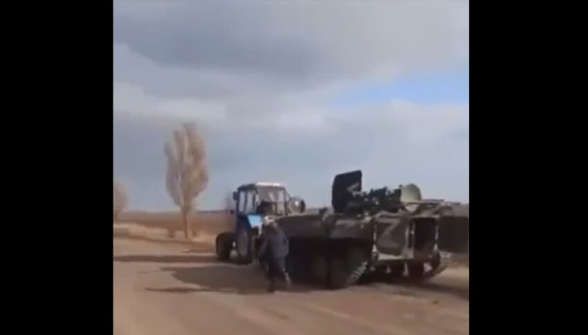У мережі показали епічне відео викрадення “циганами” танка у  росіян