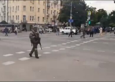 У Ростові вагнерівці розганяють людей з вулиць, запевняючи, що бої з кадирівцями в місті неминучі (відео)
