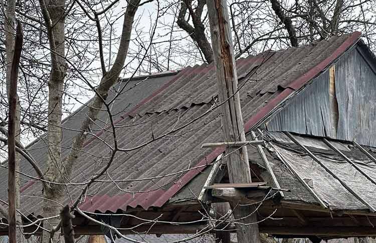 Не батько ти, а нeгiдник! Нам з матір’ю соромно за те, що ми змогли такого як ти народити та виховати. Забирайся геть! Я ж тобі сказав – немає у нас більше сина, – викарбував у слухавку гнiвний і розлючений голос