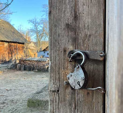 На цьому у мене болітиме спина. Тому давайте мані своє ліжко! – приїхавши в гості, з порога почала командувати свекруха. Але те що придумала невістка, свекруха явно не очікувала