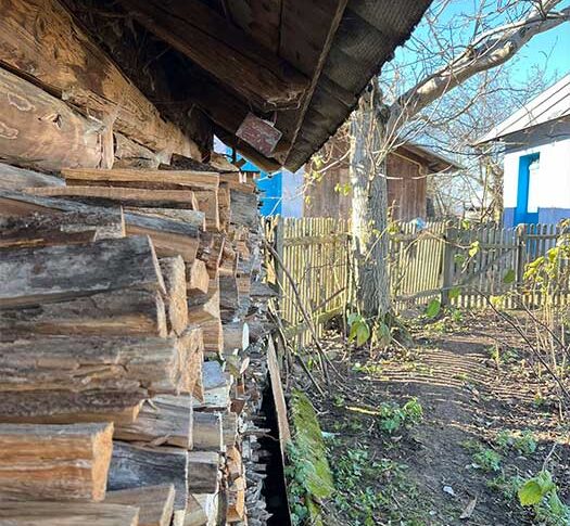 Більше терпіти її не можу! Вибирай, або вона, або я! Даю тобі дві години. Коли повернуся, щоби ноги твоєї доньки в цій квартирі не було. Інакше зберу речі і одразу піду! – випалив новий чоловік Валентині