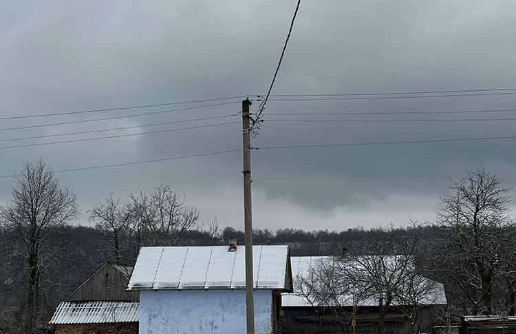 Жень, мені це вже все набридло, – прошепотіла чоловікові Ольга. – Забери у батьків ключі. Чому вони приходять сюди, коли хочуть. Вистачить!
