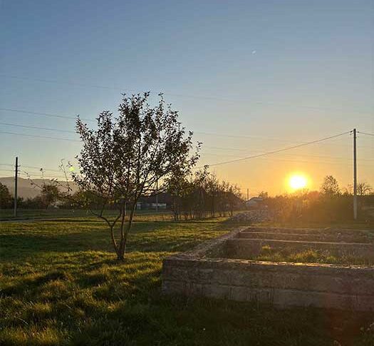 Ти ба як знахабніли! Дві квартири вони захотіли… Виставляйте на продаж квартиру. А гроші з продажу віддасте мені — Викарбувала свекруха Ані, у якої очі на лоба полізли від такої заяви